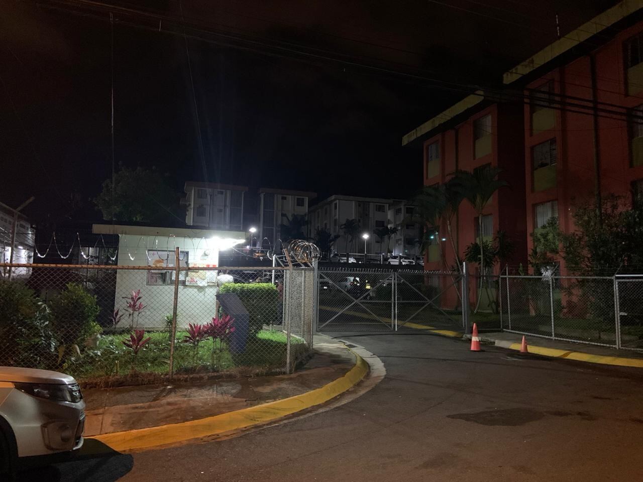 Dos oficiales de Fuerza Pública disparan y matan a menor de 17 años que los habría atacado con cuchillo en Curridabat. Foto cortesía Pegando Porte y la Vara.