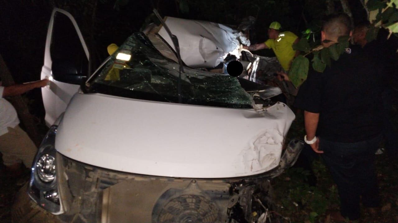 Choque buseta trailer deja cuatro fallecidos.Foto cortesía.