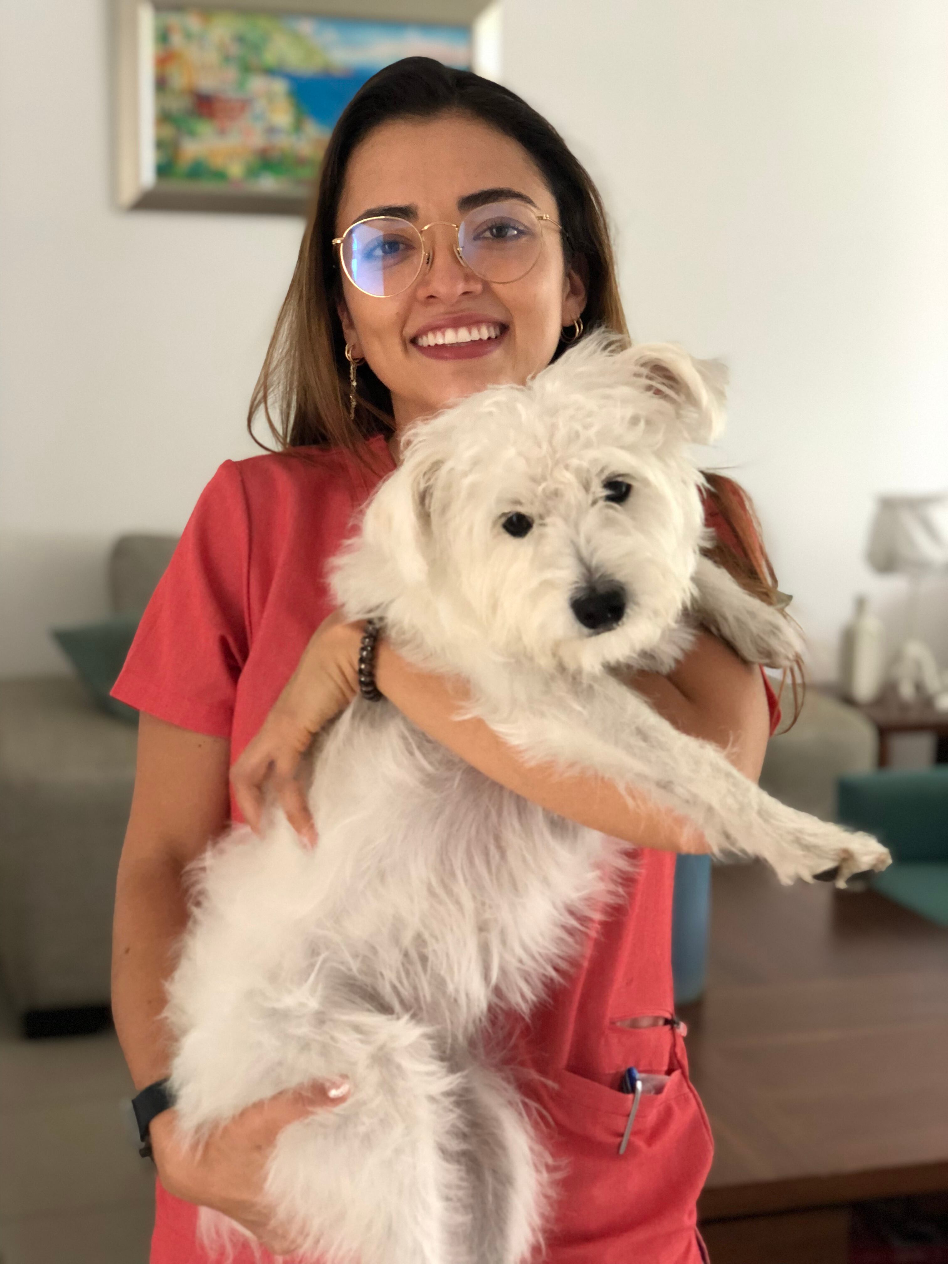 ¿Tiene una mascota en su casa? Si su respuesta es sí, pues déjenos decirle que entonces también debe tener un botiquín con medicamentos especiales para esa mascota, según nos lo confirma la doctora en veterinaria, Catalina Barquero Hernández