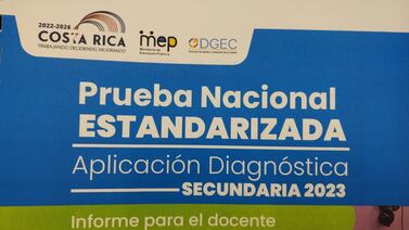 Estudiante de colegio deja mal parado a Rodrigo Chaves con una educada respuesta