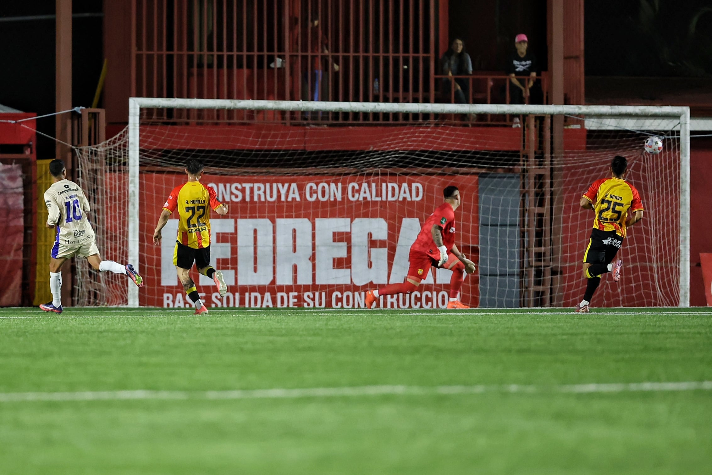 05/09/2026/ Juego entre Club Sport Herediano vs Municipal Pérez Zeledón por la jornada siete del torneo apertura de la Liga Promerica en el estadio Carlos Alvarado / foto John Durán
