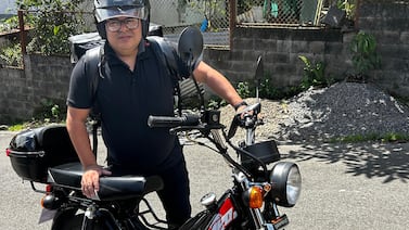 Papá quedó desempleado, compró una bicimoto para trabajar y ahora vive una pesadilla