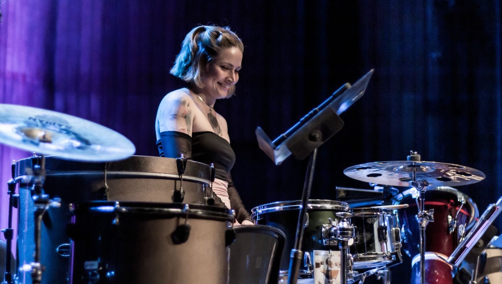 Ana Solano Villalobos, tiene 28 años, y hoy está a las puertas de uno de los logros más grandes que un percusionista puede soñar: representar a Costa Rica en el World Percussion Group 2026, el evento de percusión más prestigioso del planeta, es un mundial de percusión y ella sí clasificó.