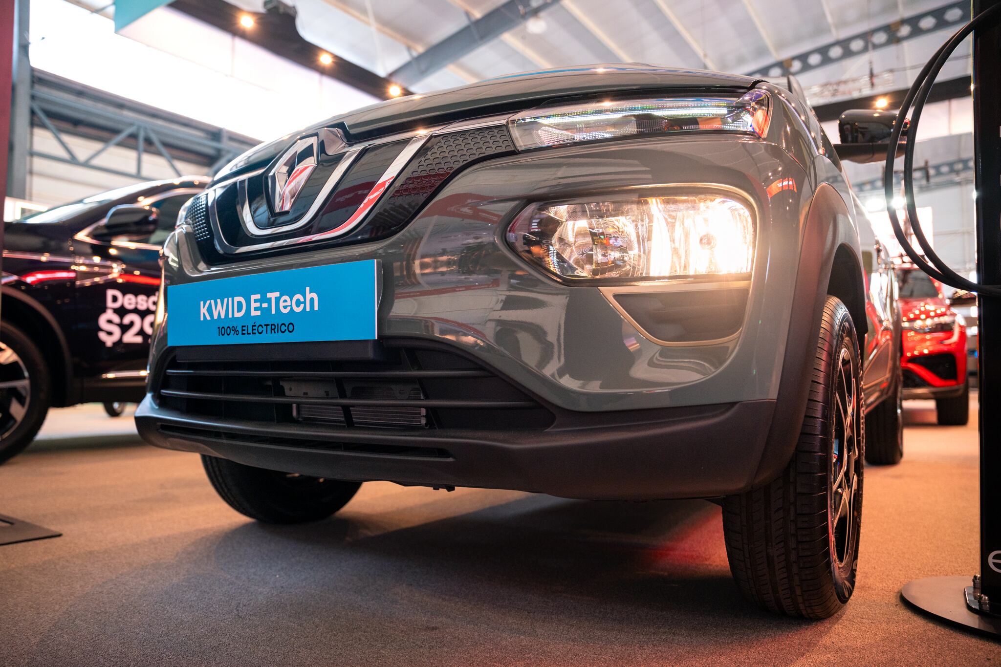 Renault eléctrico, es el KWID-E-TECH el cual nos sedujo porque lo están vendiendo en 16 mil dólares, eso son 8 millones de colones.