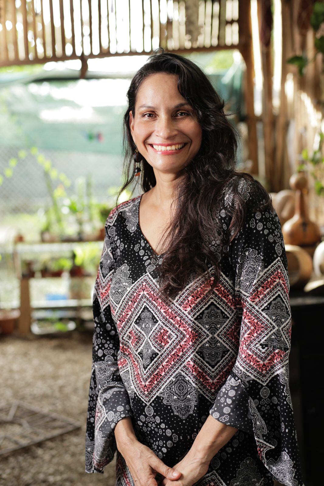 Ruth Guevara es una artesana nicoyana que hace artesanías que se venden en Japón, España, Estados Unidos, Suiza, entre otras naciones. Con negocito, Creaciones Imperio Colonial, fue seleccionada por la serie Rostros del Turismo del ICT.