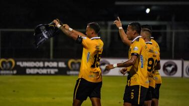 Christian Reyes saca nota 100 en triunfo del Municipal Liberia