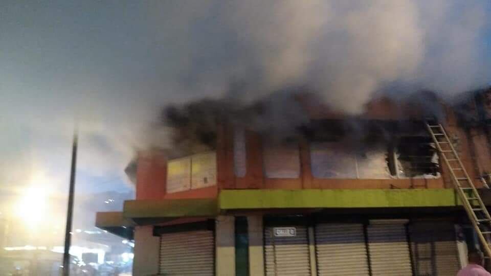 Incendio en el mercado de Turrialba el Viernes Santo del 2021