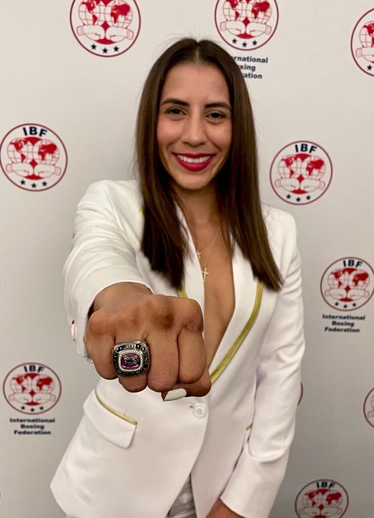 Yokasta Valle, boxeadora, fib