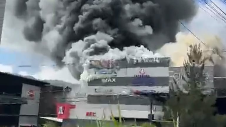 Video: Se reporta gran incendio dentro del Centro Comercial Ciudad del Este en Curridabat