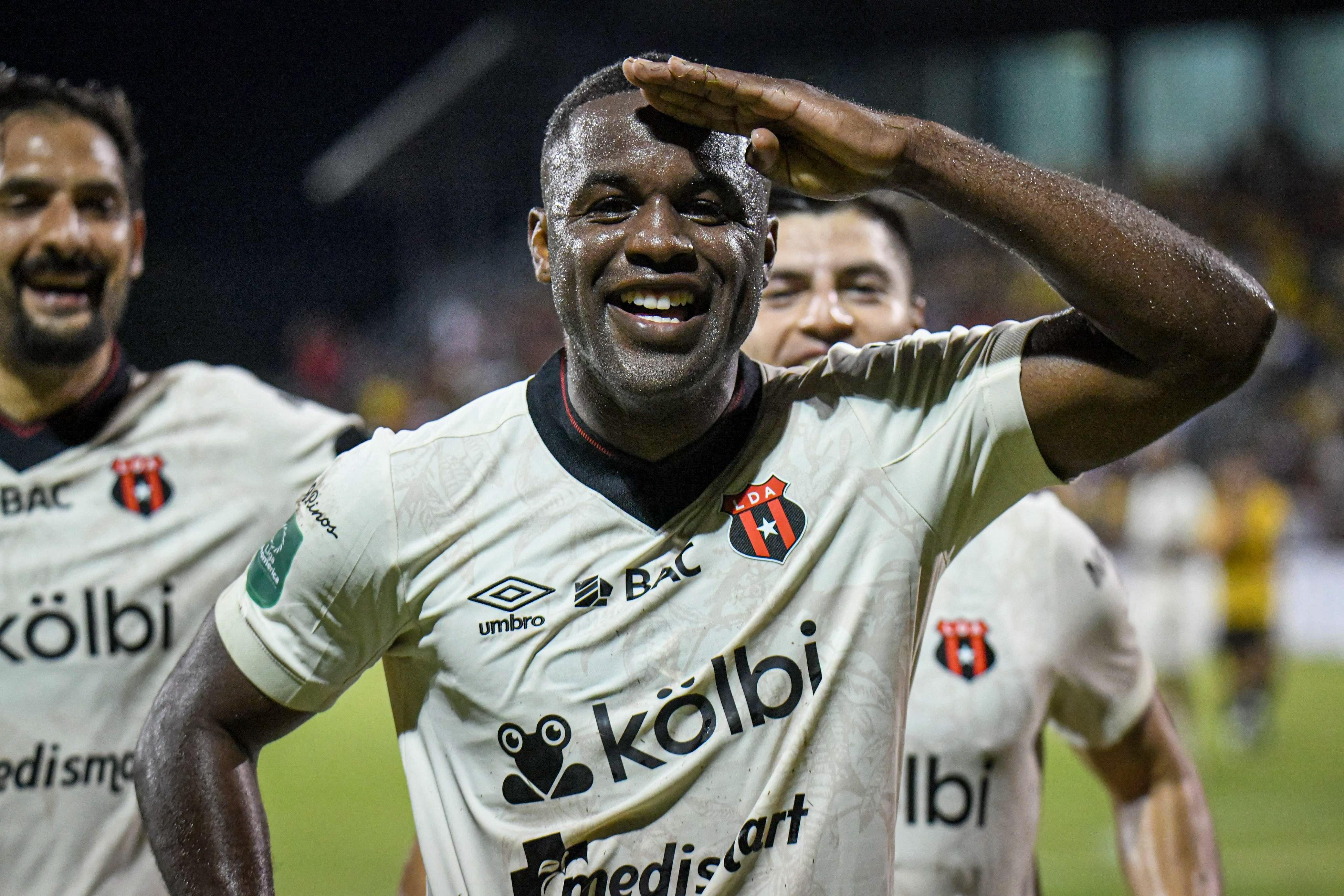 Joel Campbell sobresalió con luz propia en el partido entre Liberia y Liga Deportiva Alajuelense.