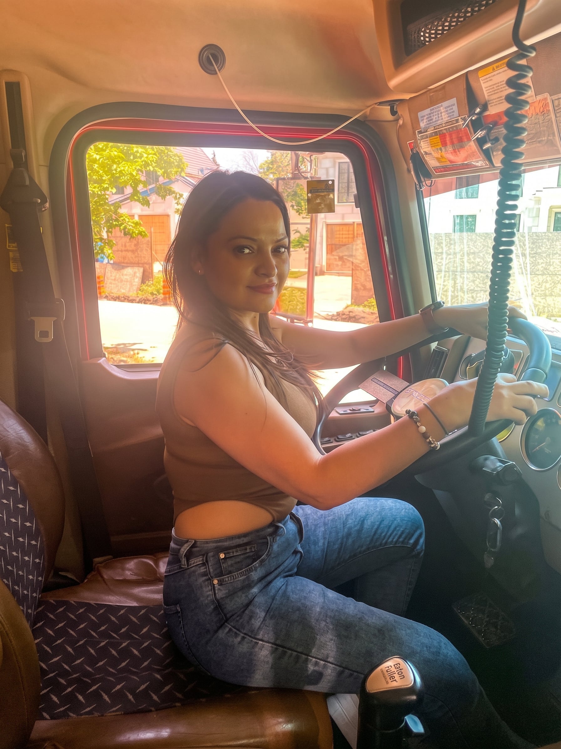 La costarricense Jeannette Prado mide 1,48 metros de estatura, pero cuando se sube a la vagoneta que maneja en Canadá asegura que se siente poderosa.