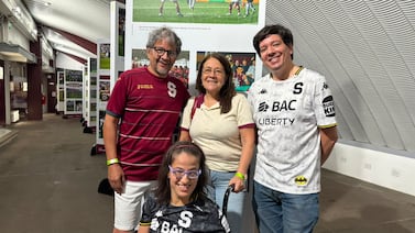 La aficionada que vio la inauguración de la Cueva y el hexacampeonato de Saprissa aún vive su pasión morada