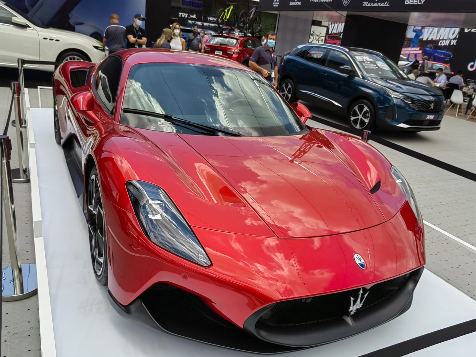 La Expomóvil le volvió a abrir sus puertas al público después de dos años cerradas por la pandemia. Hasta el próximo 20 de marzo usted puede ir a darse una vuelta al Centro de Eventos Pedregal