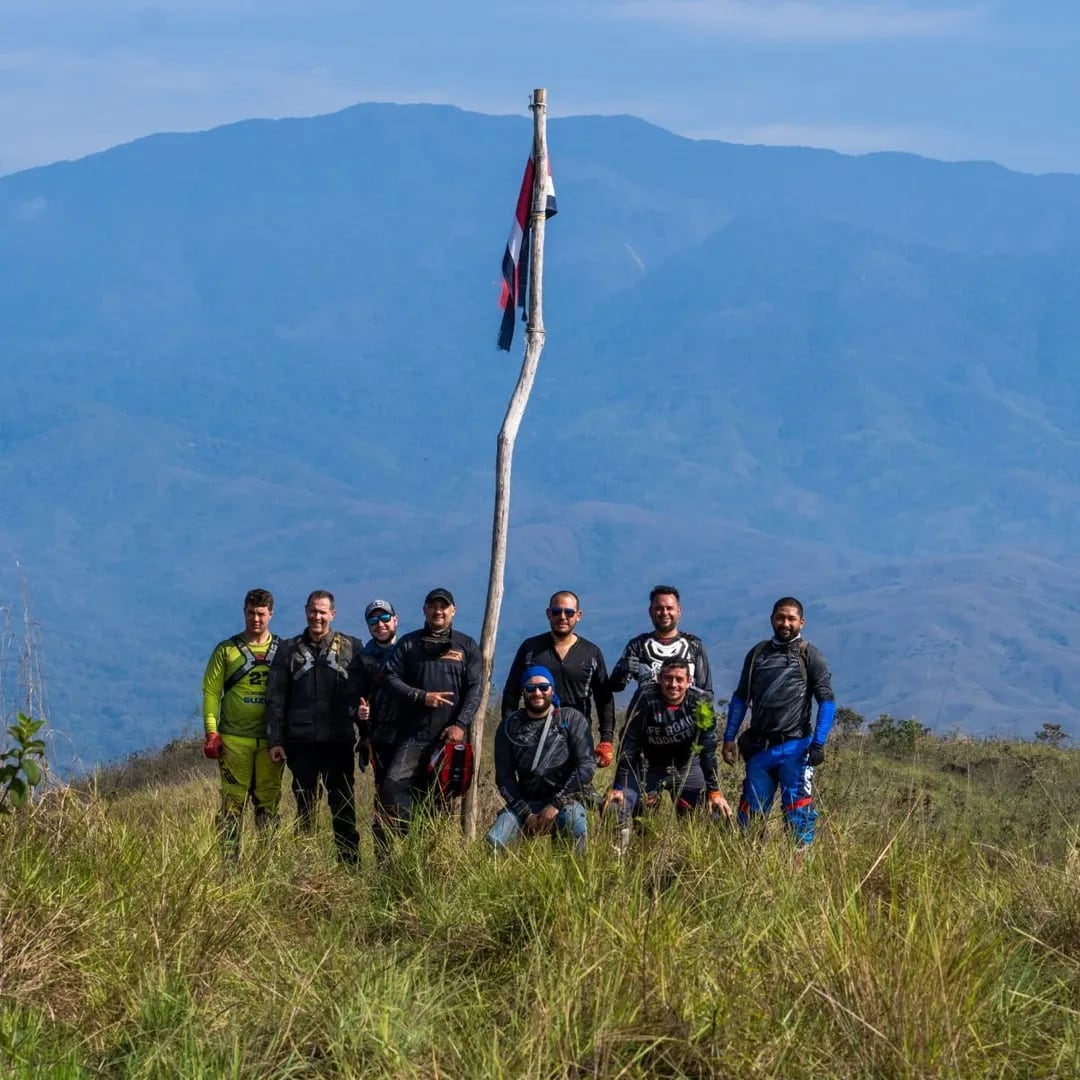 Gary Manzanida Vargas tiene una moto Yamaha Tenere 700 con la que recorre Costa Rica