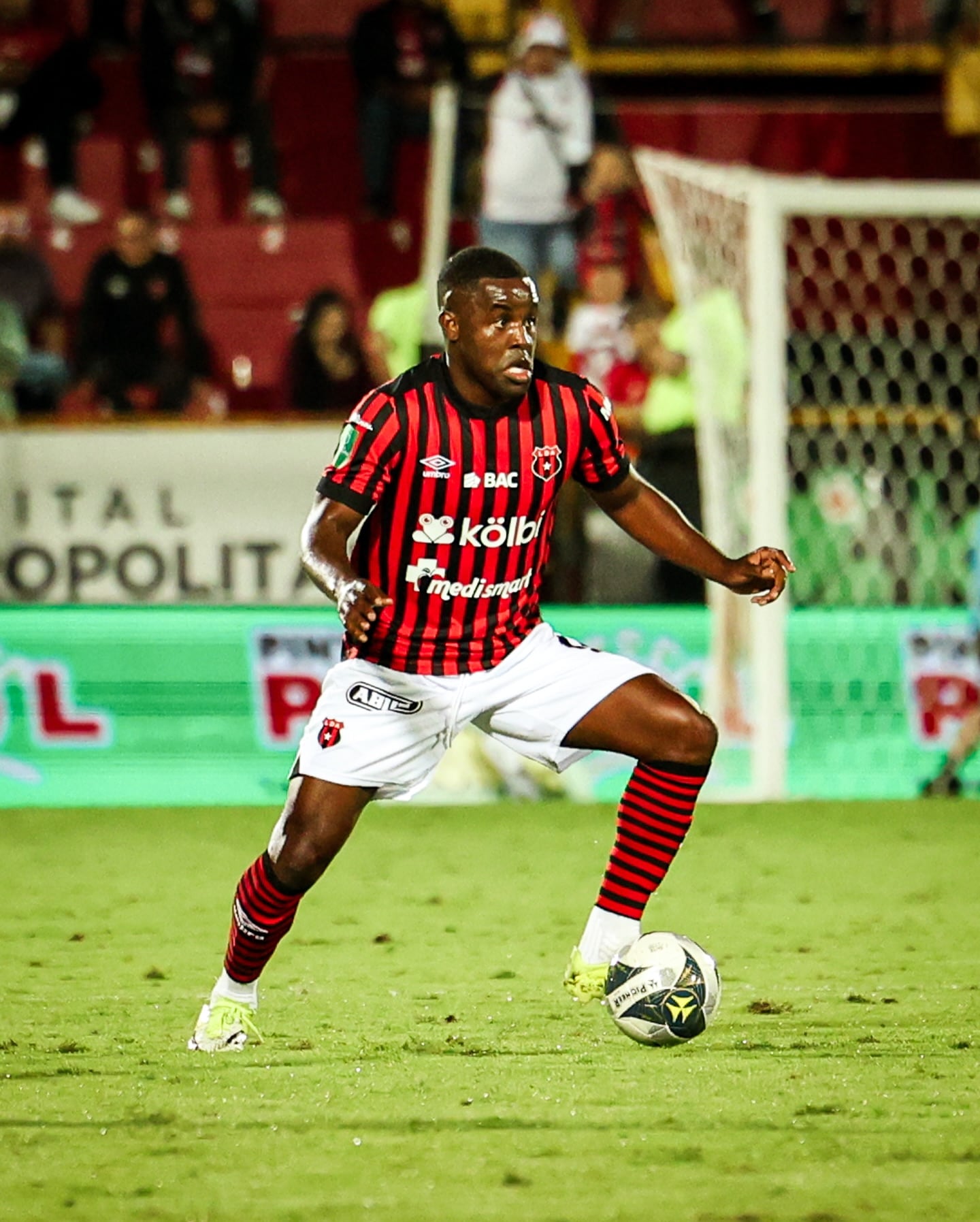 El contrato de Joel Campbell con Liga Deportiva Alajuelense se termina a mitad de año.