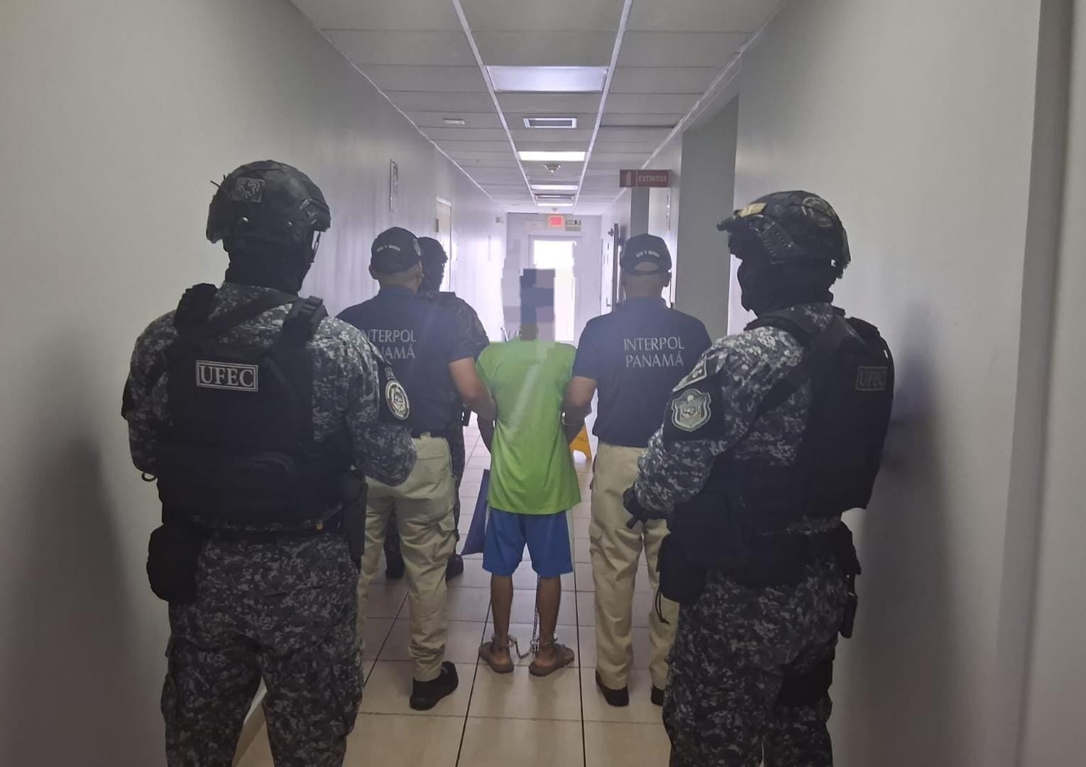 Un costarricense de apellido Cruz, de 55 años, descontó una sentencia en Panamá y fue enviado el jueves 30 de julio 2026 a Costa Rica para que enfrente otro proceso. Foto: OIJ