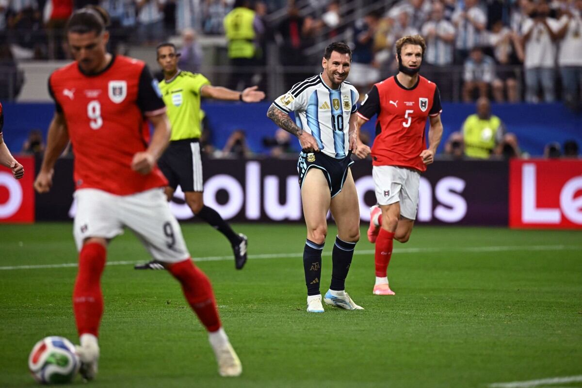 Lionel Messi se lamentó al fallar el penal ante Austria.