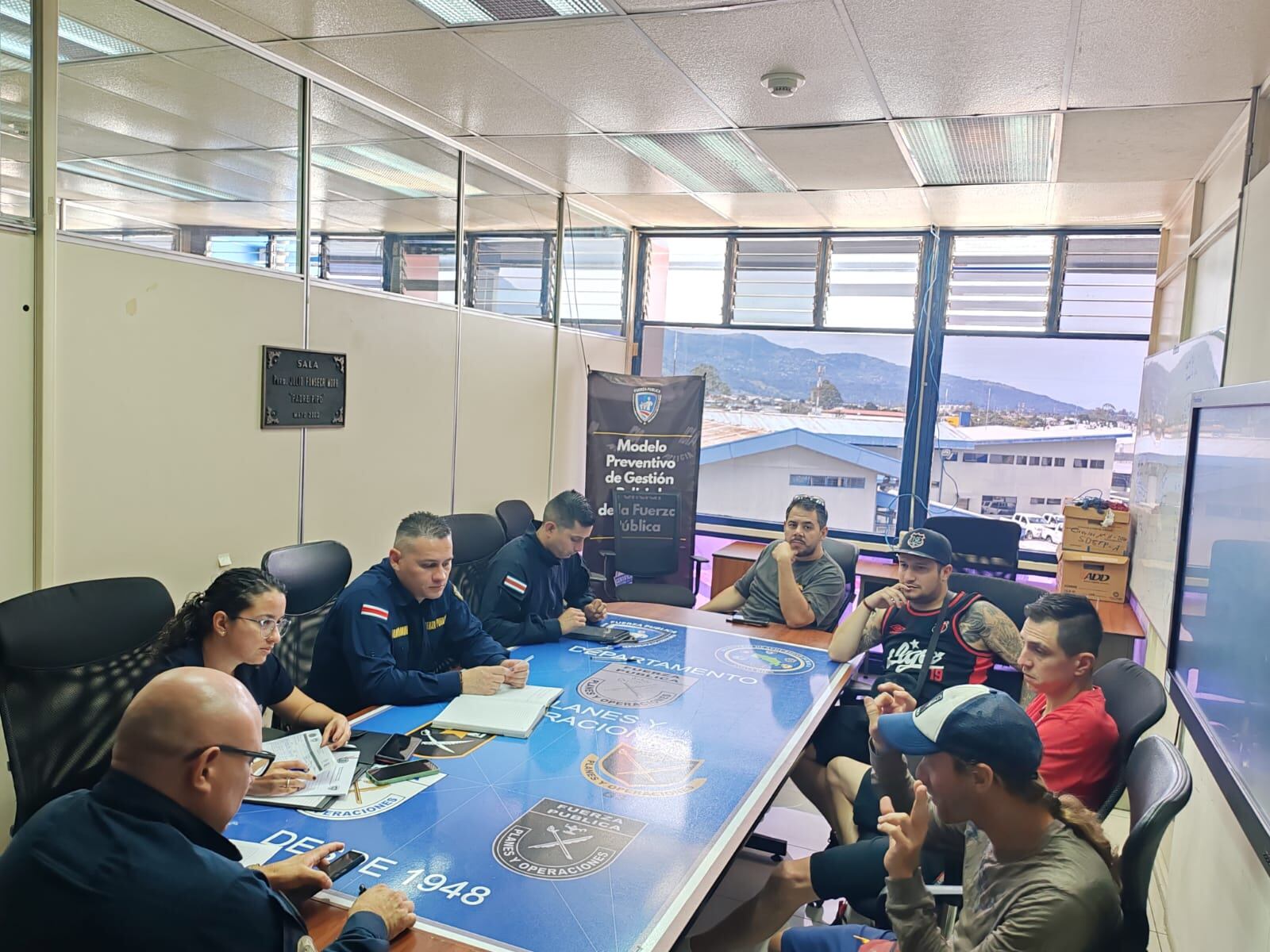 La Fuerza Pública se reunió con los dirigentes de 'La Doce' en la víspera del partido de vuelta de la Gran Final entre Liga Deportiva Alajuelense y Herediano.