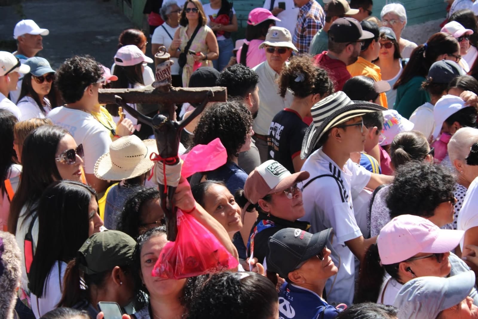 Peregrinación del Santo Cristo de Esquipulas de la Catedral al Santuario Nacional, en Alajuelita