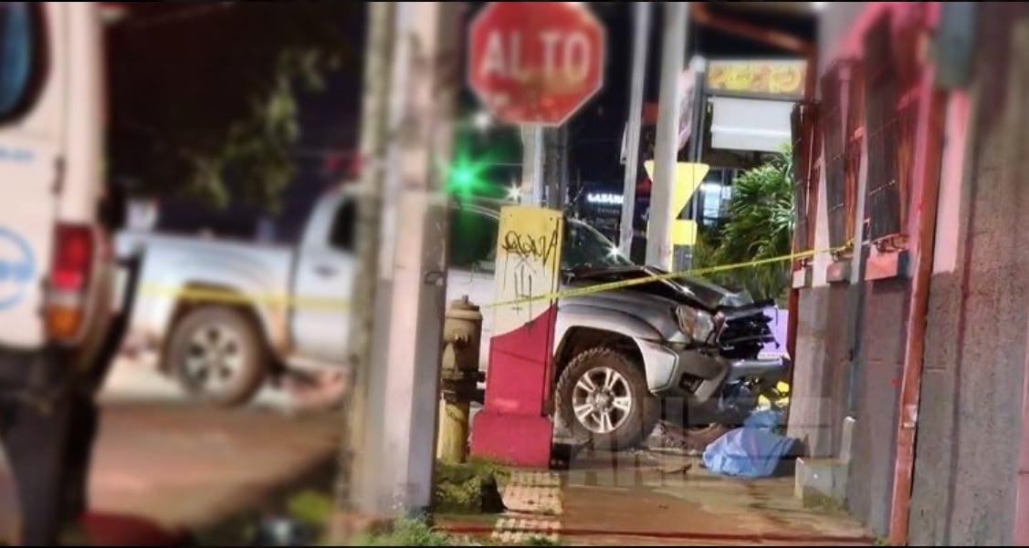 El horrible choque ocurrió frente a KFC en el centro de Alajuela. Foto ANI.