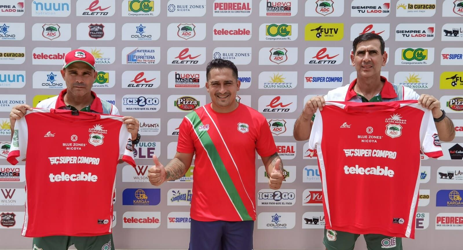 Luis Fernando Fallas, nuevo técnico de la ADG, con el gerente deportivo del club, Josimar Arias y el asistente Breansse Camacho. Prensa ADG.