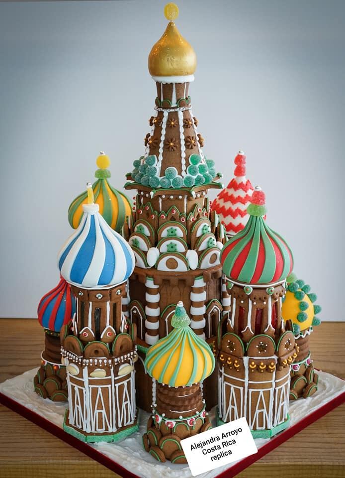 Alejandra Arroyo es medio tica y medio indú, vive en Costa Rica, y sin haber llevado un solo curso en pastelería, es una artista con las galletas