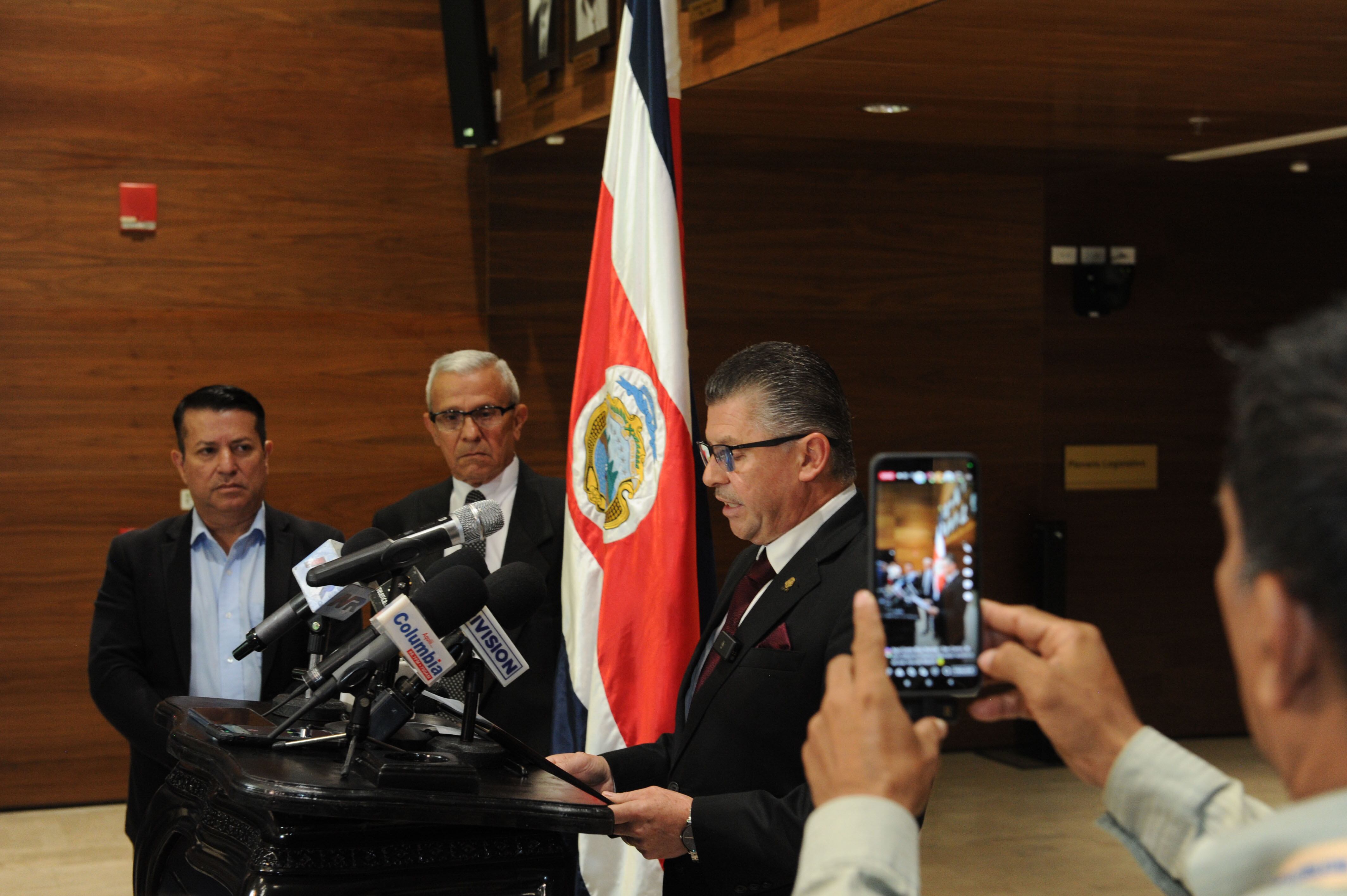 renuncia del diputado Gilbert Jiménez al PLN