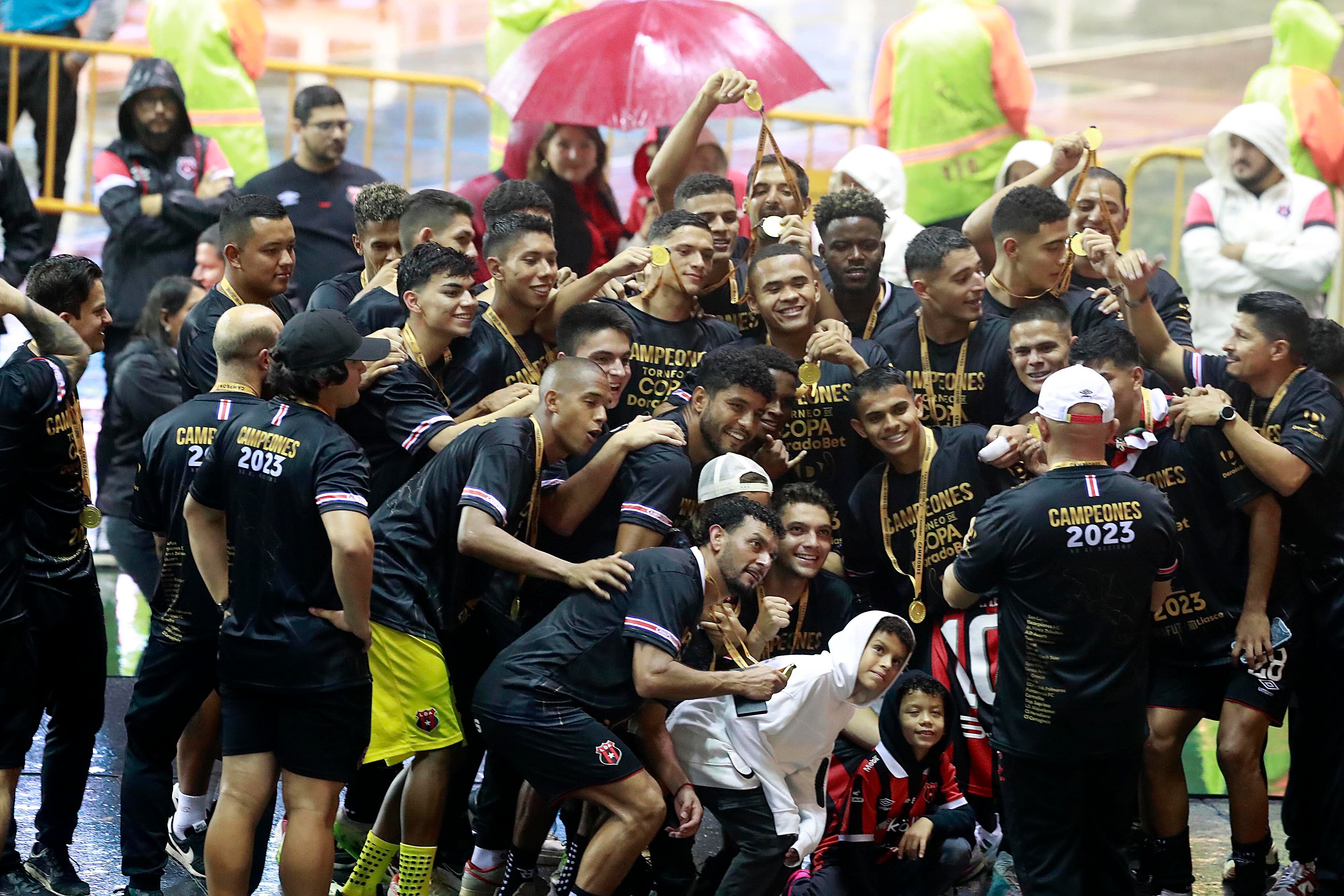 18/11/2023 Estadio Nacional, La Sabana. La Liga Deportiva Alajuelense y el Deportivo Saprissa se enfrentaron este sábado en una nueva edición del Clásico Nacional. Se dio en la final del Torneo de Copa, a estadio casi lleno, con la presencia de las dos aficiones más grandes del país.