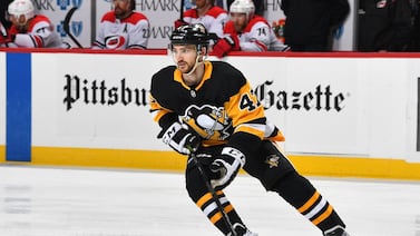 Adam Johnson, jugador de hockey, falleció tras cortarse el cuello en un partido