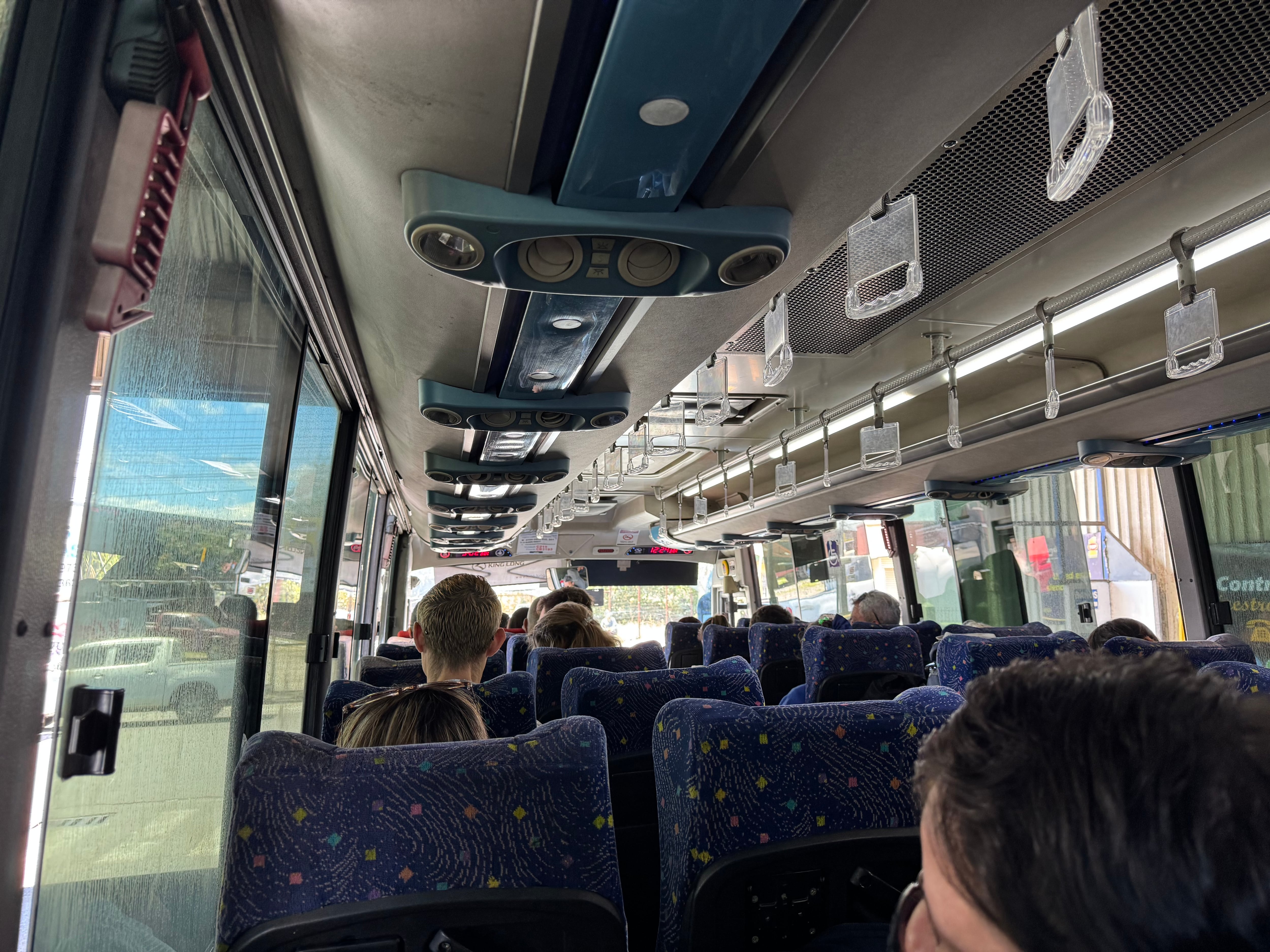 लुमाका येथून बस