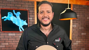 Max Barberena y su esposa presumen lo enamorados que están al otro lado del mundo