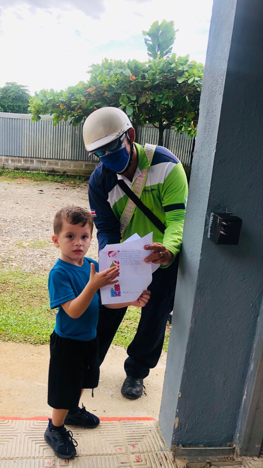 Treinta y cinco niños del Centro de Educación y Nutrición de Golfito (CEN-Golfito), cargados de ilusión y amor le hicieron una bella carta al Niñito Jesús y a Santa, con el fin de recibir regalitos esta Navidad.