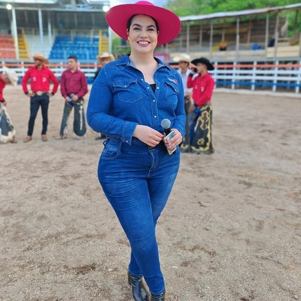 Susana Peña, periodista y presentadora de Teletica canal 7 y Telenoticias