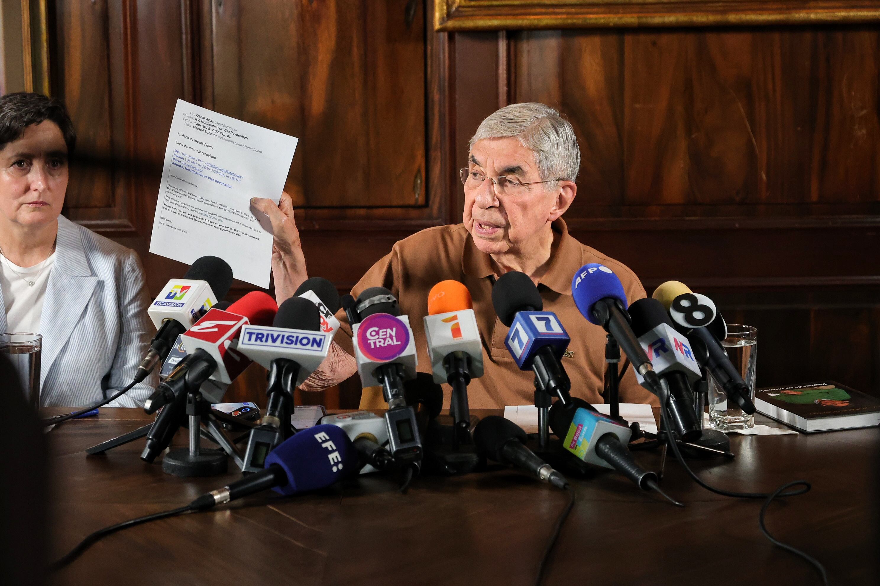 Conferencia de prensa brindada por el señor Ex Presidente de la República de Acosta Rica en relación a la cancelación de la visa americana / Foto John Durán