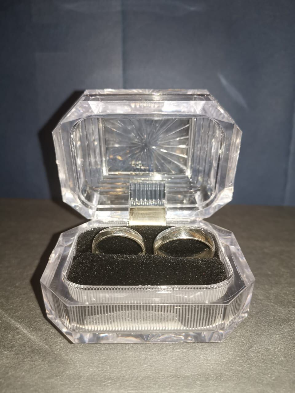 Jendry Quesada Ulloa se iba a casar con José Andrés Obando Díaz el 28 de marzo pero el coronavirus se paseó en la boda. En la foto los acompañan sus hijos, Aidan Julián, de 9 años, Diana Yariela, de 12 años (sueta azul) y Reichel Naomy, de 10 años.