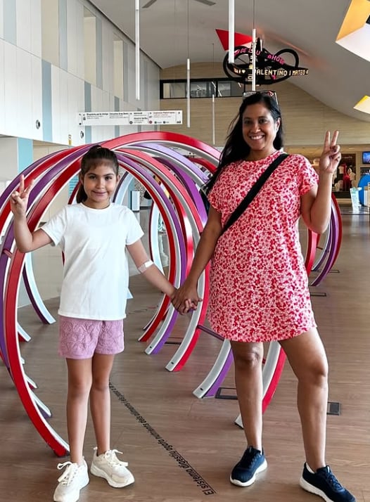 Diego Brenes y Sandra Solórzano junto a su hija Camila.