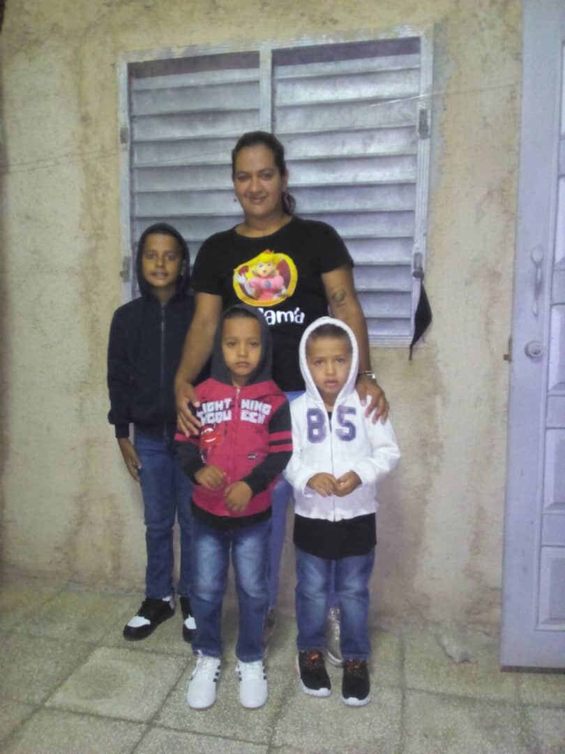 Doña Andrea Cecilia Delgado González, estuvo con sus tres hijos en Cuba desde febrero pasado, por eso le da gracias a Dios de estar ya en su amada Costa Rica