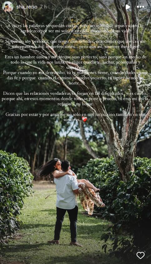 Sharon Gómez Recio, la modelo costarricense que asustó la semana pasada desde la camilla de un hospital, regresó a casa el fin de semana y este lunes dedicó emotivas palabras a su novio, a quien describió como su fiel compañero.