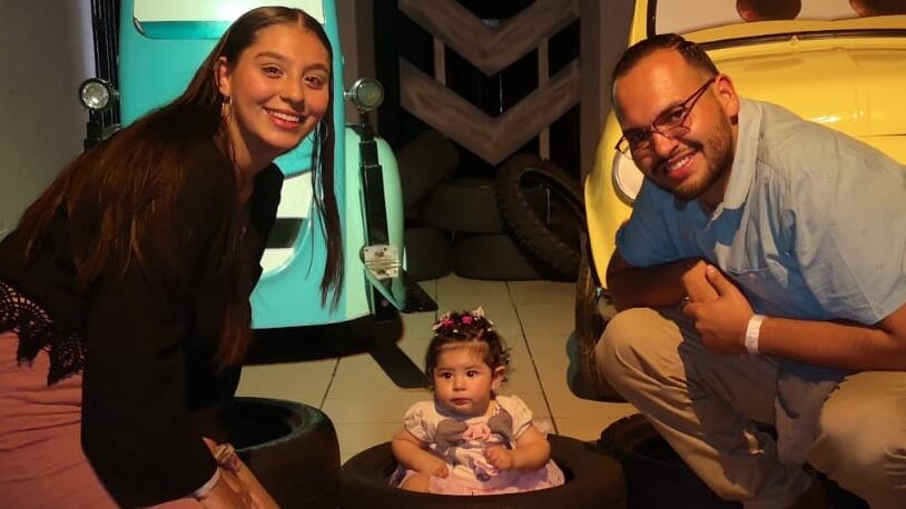 Helbert Daniel Coto Martínez, de 23 años, falleció este 26 de setiembre en un accidente de tránsito. Ese día estaba cumpliendo un mes de haberle propuesto matrimonio a Stephanie Rojas y faltaba un día para que la bebita de ambos, Alana Coto Rojas