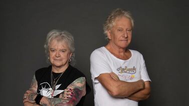 Aparte su campo en el bus que lo llevará a disfrutar del concierto de Air Supply