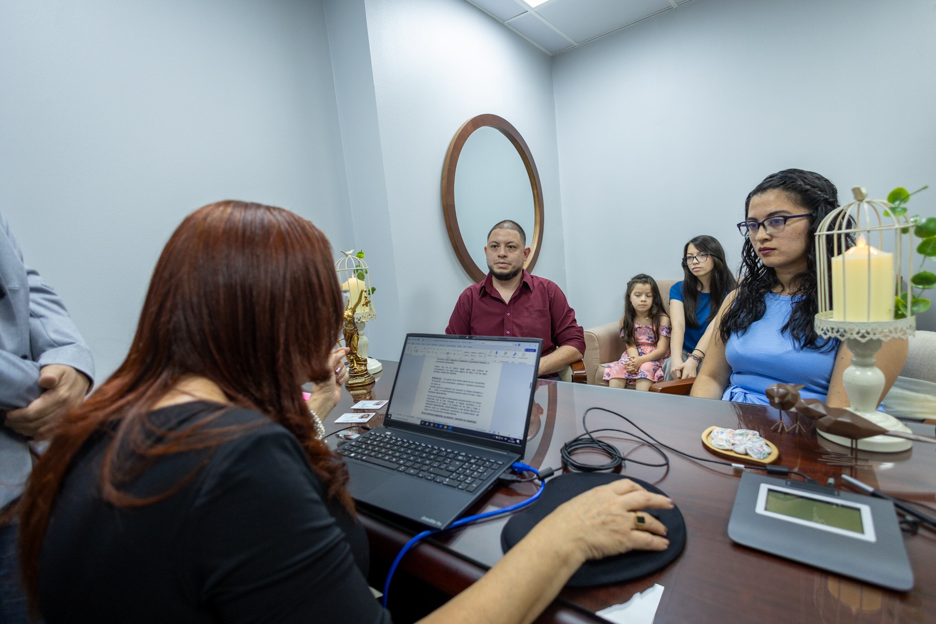 08/11/2024, San José, TSE, celebración del Matrimonio Civil de Stanley Babb y Yanil Zúñiga, los acompañaron sus hijas Josefine y Kaytling, junto a sus mamás como los testigos Natalia Pérez y Ana Porras, el matrimonio lo realizó la licenciada Irene Montanaro.
