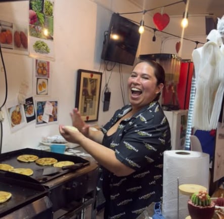 Jafet Jerez y su Pupusatón para salvar sus dos locales de venta de pupusas salvadoreñas.