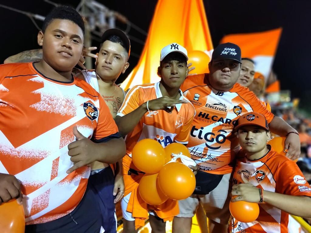 Vladimir Álvarez, el árabe, barra porteña,