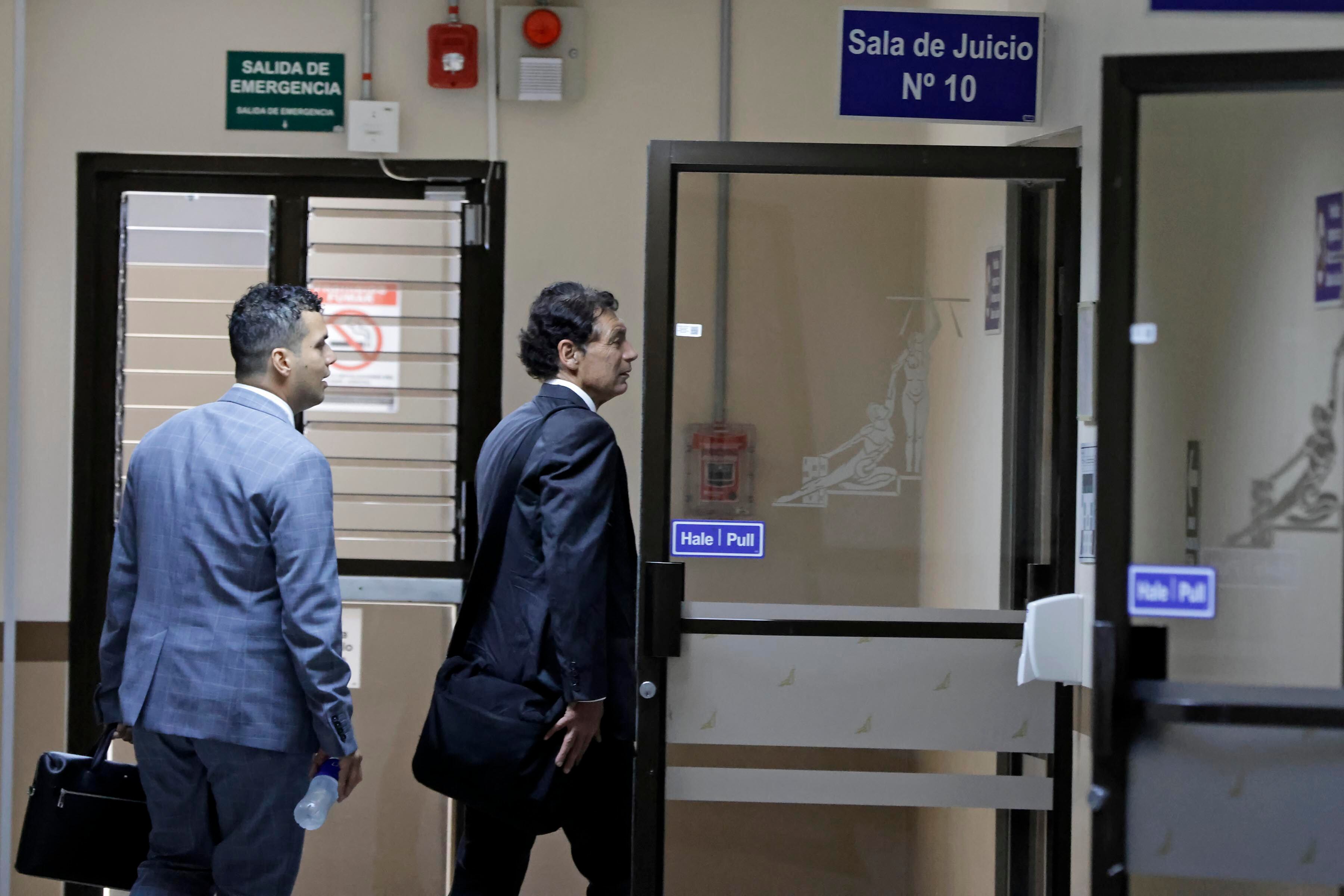 09/11/2023. Seghundo Circuito Judicial, Goicoechea. Hora: 08:00 a.m. Este jueves estaba programada para las 08:00 a.m. la audiencia preliminar en el caso llamado Gallo Tapado, relacionado con la sustracción de ¢3.200 millones del Banco Nacional. Sin embargo, la audiencia se trasladó para la 01:30 p.m. En la foto, Robin Bonilla, abogado defensor del contador de paellido Hernández. Fotos: Mayela López