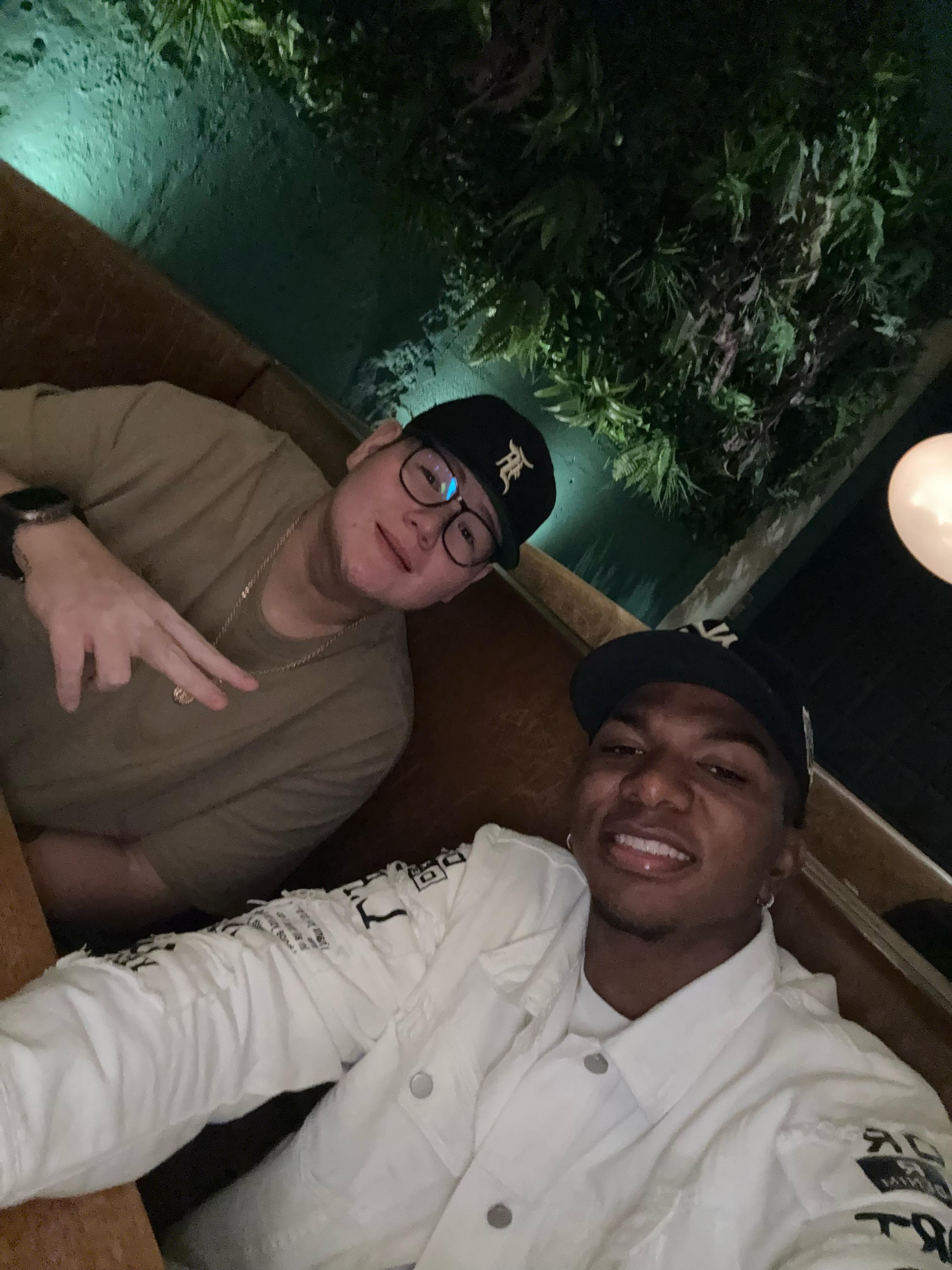 Rubén Alfaro comparte una hermosa amistad con Jeyland Mitchell. Cortesía Rubén Alfaro.