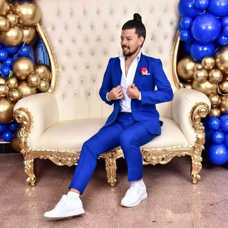 Yulian Mena estilista