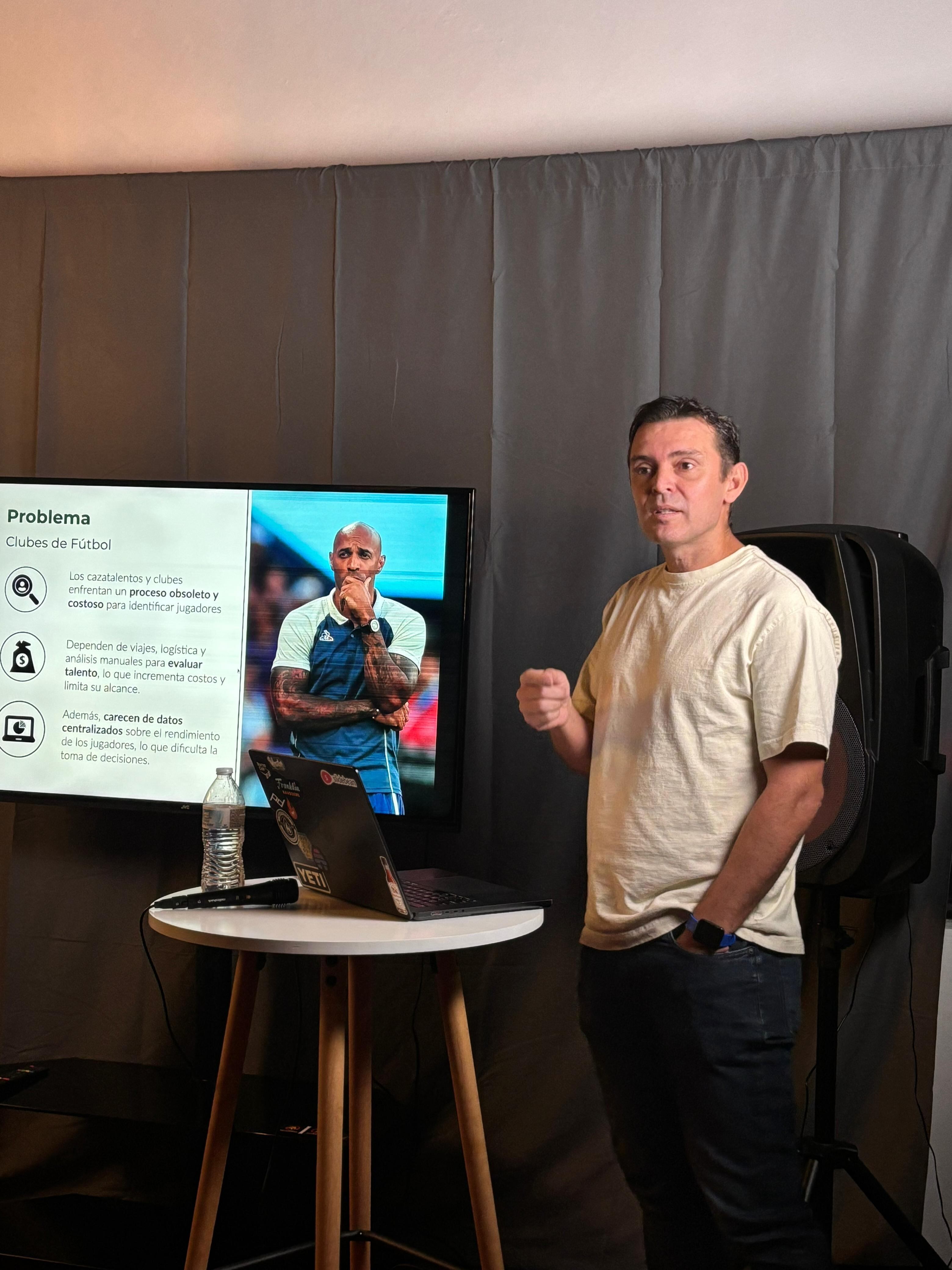 José Luis López, exjugador del Saprissa. Cortesía Lente Morado.