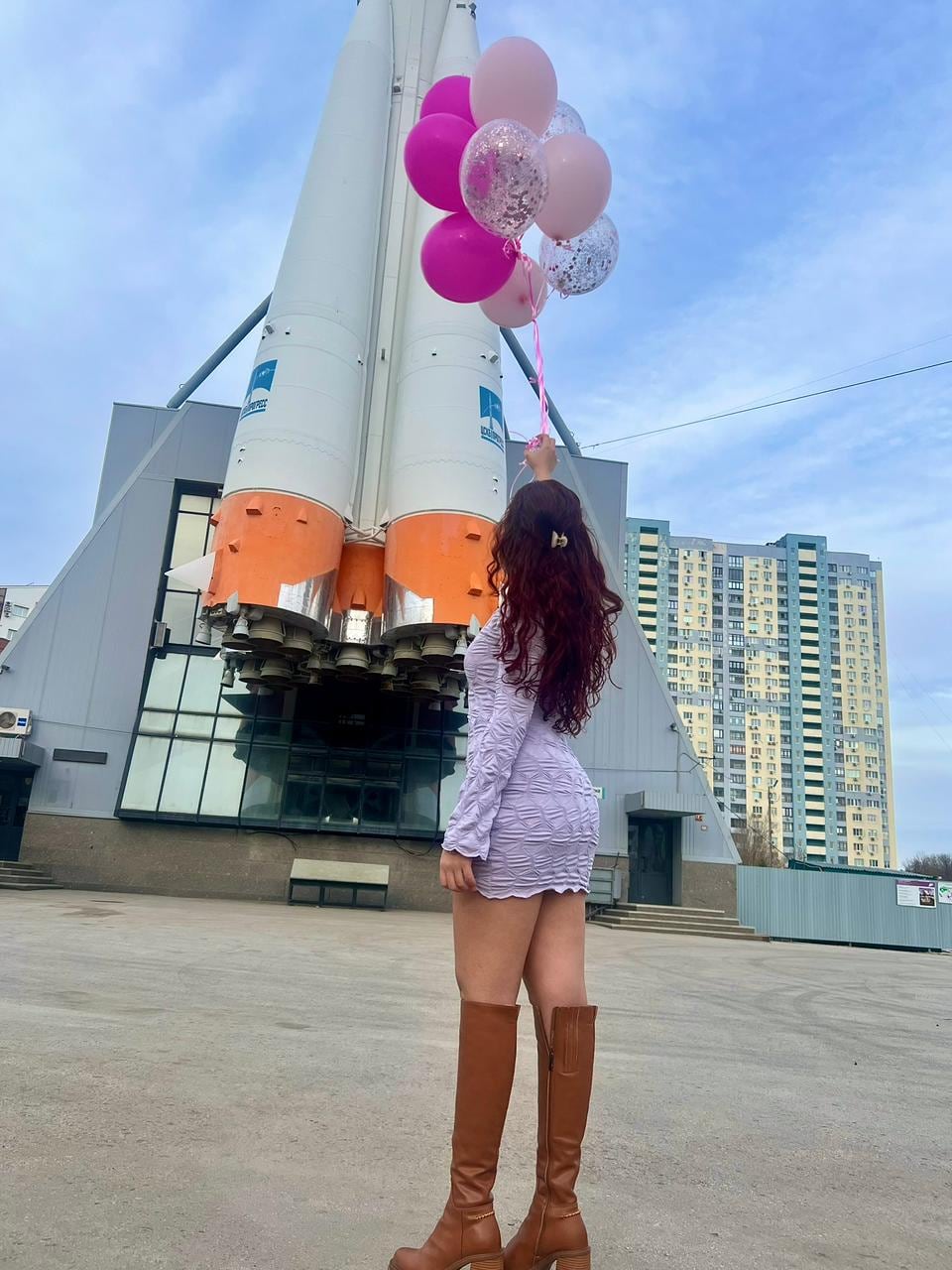 कोटेच्या 23 वर्षीय मारिया सेलेस्टे अल्वाराडो डुरानने नवीन वर्षाचा शुभारंभ केला आणि तिच्या गुडघ्यापर्यंत बर्फ पडला आणि तापमान शून्यापेक्षा 40 अंशांच्या खाली गेले जेथे ती एरोस्पेस अभियांत्रिकीचा अभ्यास करते.