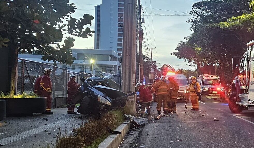 Fallecido en accidente en La Sabana. Foto Bomberos.