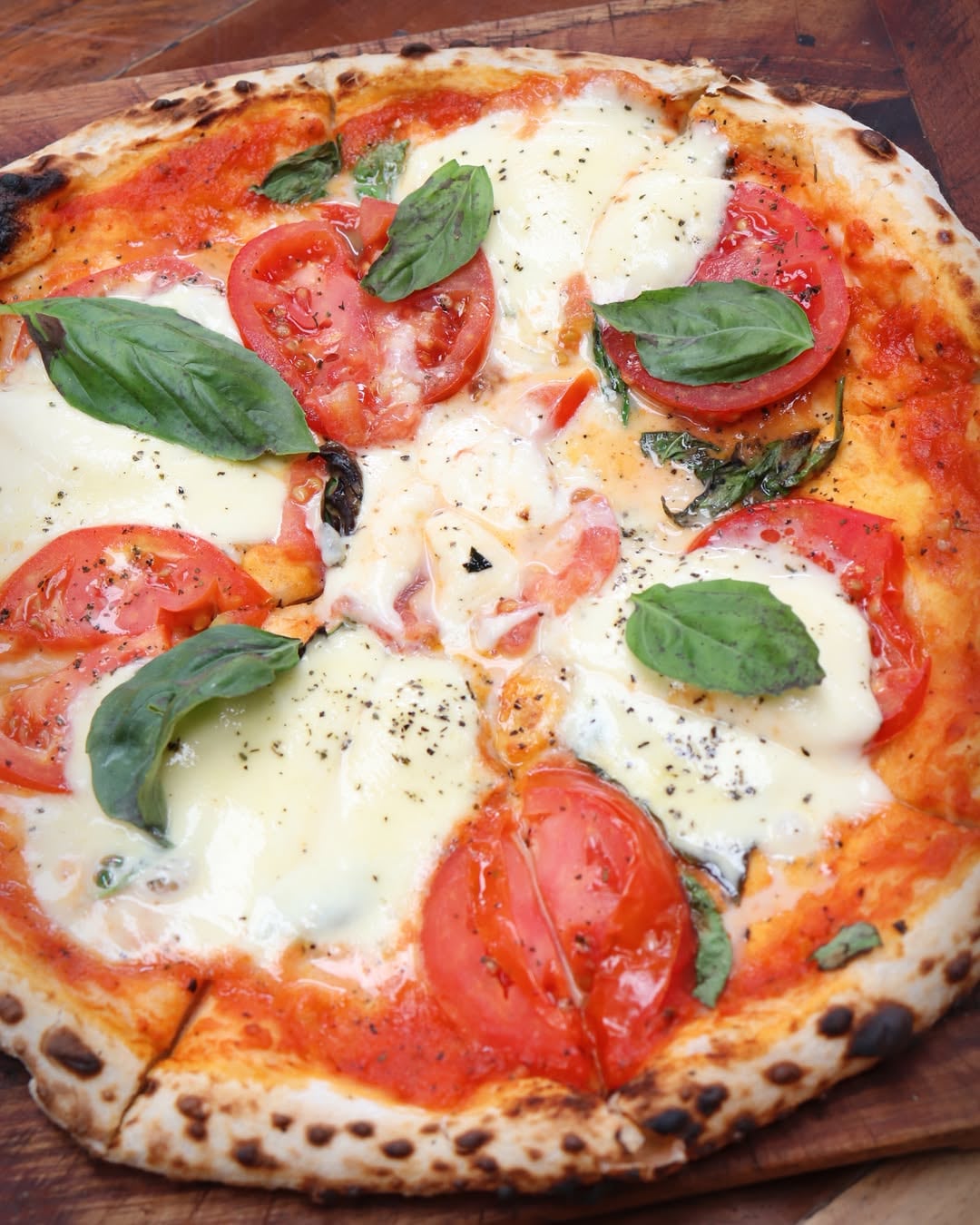 La casa de la pizza a la leña, la cerveza artesanal y una variedad de postres que lo dejarán indeciso; la mejor recomendación para anotarse un punto de buen gusto con sus acompañantes